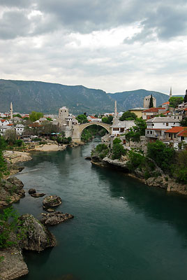 Stari beli kameni most