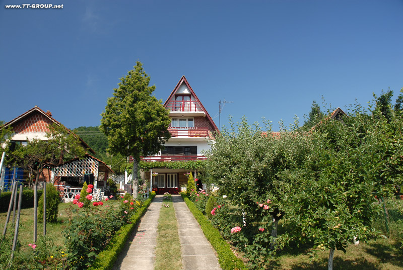 Danube river tour: Vikendica  Markovic u Donjem Milanovcu