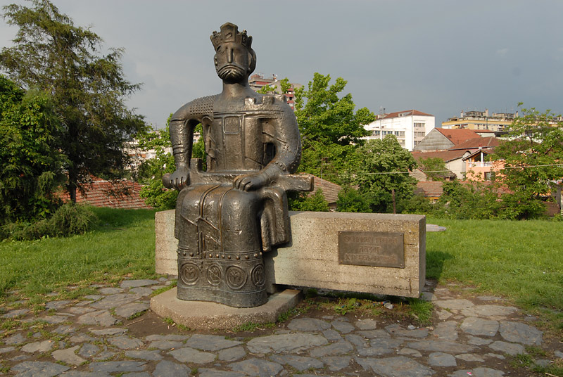 Car Lazar Hrebeljanović, spomenik u Kruševcu